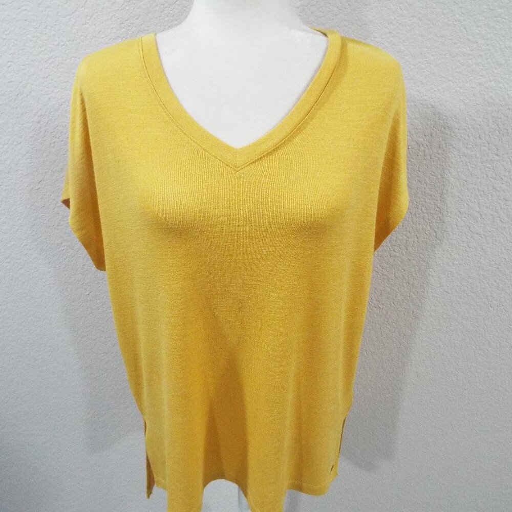 Orvis Women's Ribbed Yellow V-Neck Knit Lightweight Cap Sleeve Top Size Medium